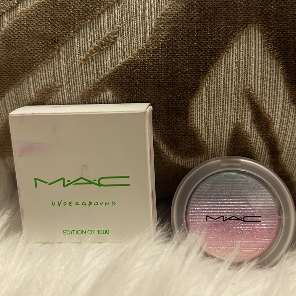 Limited Ed #346 Of 1000 MAC Extra Dimension Skinfinish Glowlighter SOLD OUT!